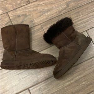 UGG | AUSTRALIA BROWN CLASSIC SHORT II BOOT